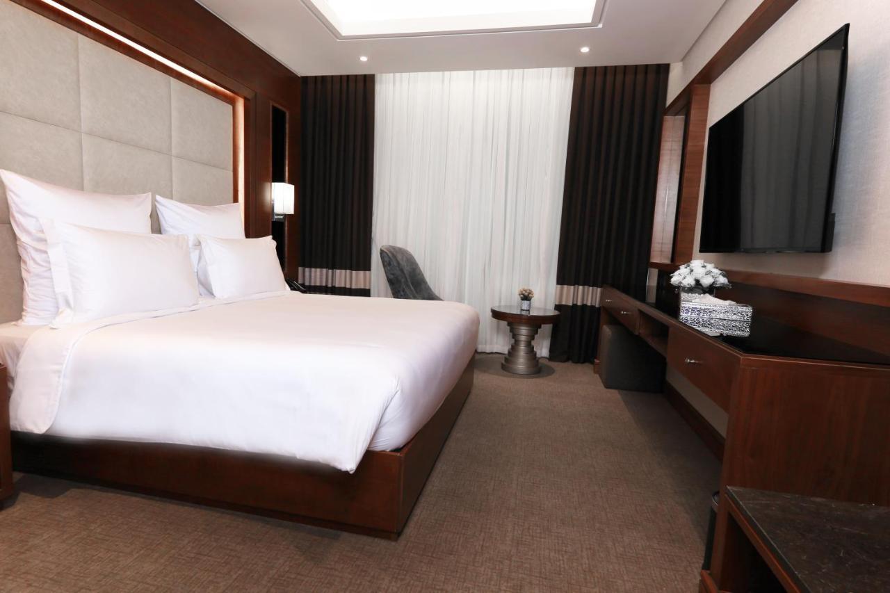 Weekend Hotel Sari Cidde Dış mekan fotoğraf