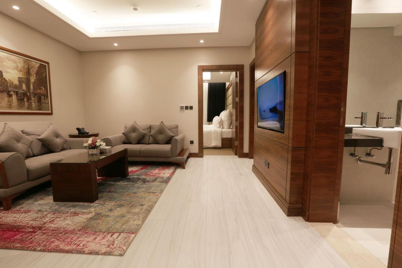 Weekend Hotel Sari Cidde Dış mekan fotoğraf