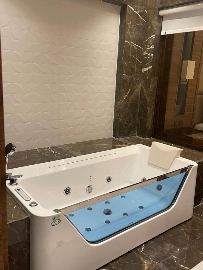 Weekend Hotel Sari Cidde Dış mekan fotoğraf
